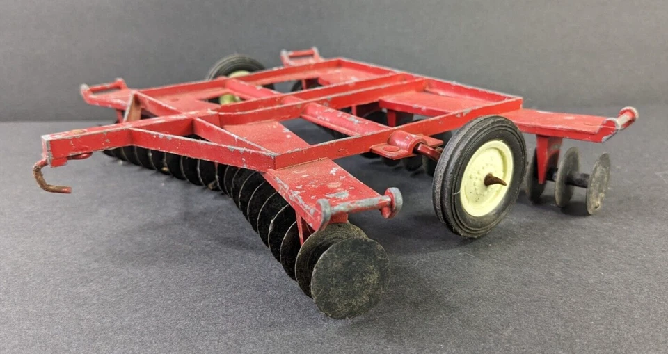 Ertl International IH Red Disc Farm Plow Vintage Diecast and Plastic  - Image 4 of 4