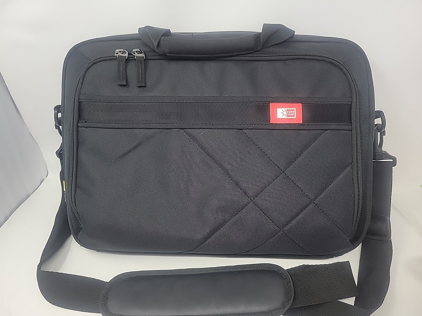 Case Logic Laptop/tablet Briefcase Carrying Case DLC-115 Black holds 15.6" size