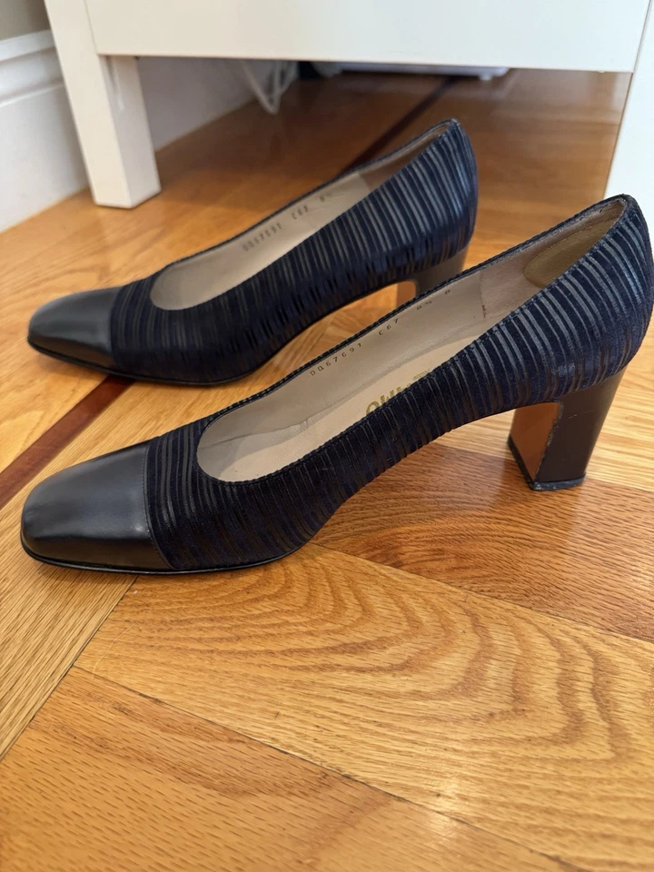 Zapatos de salón Salvatore Ferragamo azul marino ilusión tela charol puntera 8,5 Foto 2 de 2