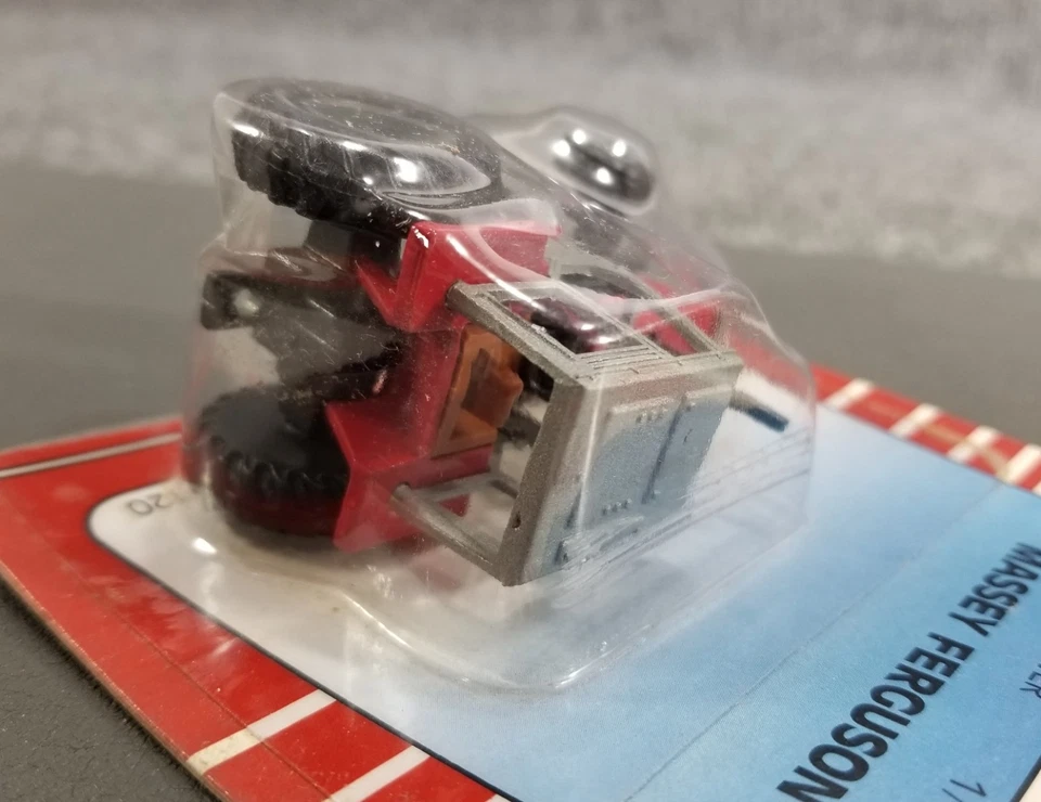VTG ERTL 1/64 MASSEY FERGUSON TRACTOR W/CAB DIECAST METAL IOP - Image 4 of 4