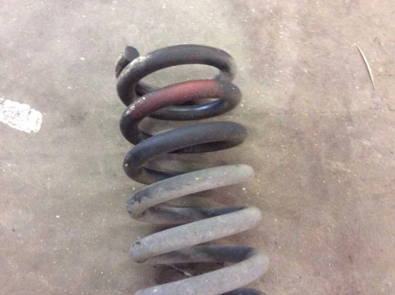 Muelle helicoidal delantero compatible con 78 79 80 81 82 83 84 85 Mercedes Benz 300D Foto 3 de 4