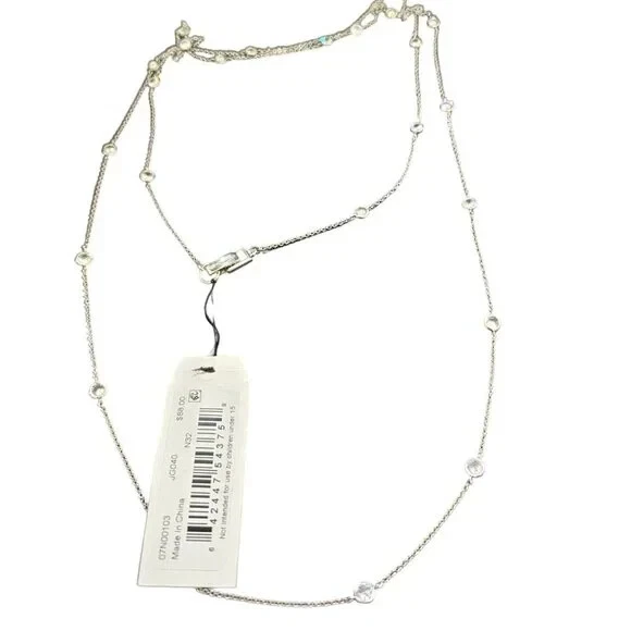 Collar Givenchy Plata Tono Cristal 42 Estación Hilos Nuevo con Etiquetas Precio de venta sugerido por el fabricante 88 USD Foto 2 de 4