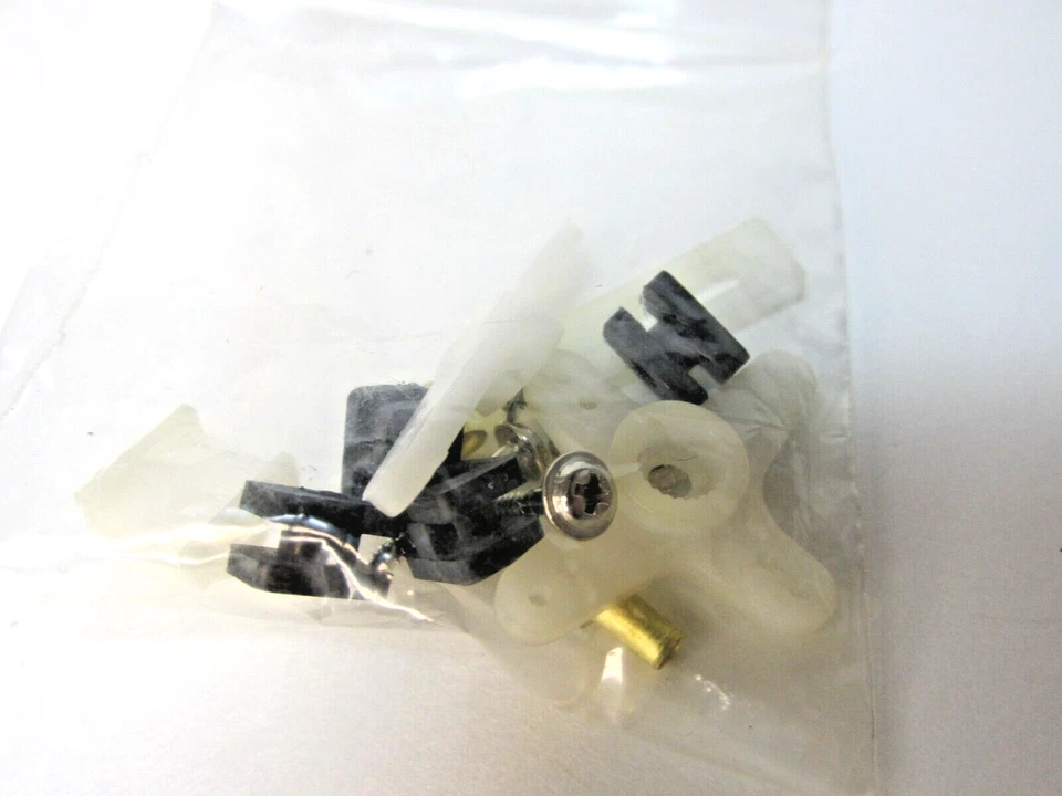 HITEC HS-300 Servo with Parts pack NOS - Image 4 of 4
