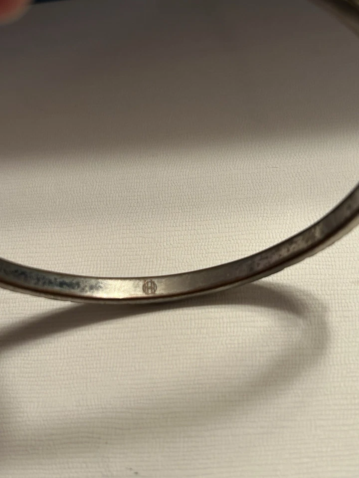 Brazalete ajustado House of Harlow 1960 pirámide de plata y oro Foto 4 de 4