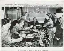 Press Photo Hungarians voting at polling station in Budapest, Hungary