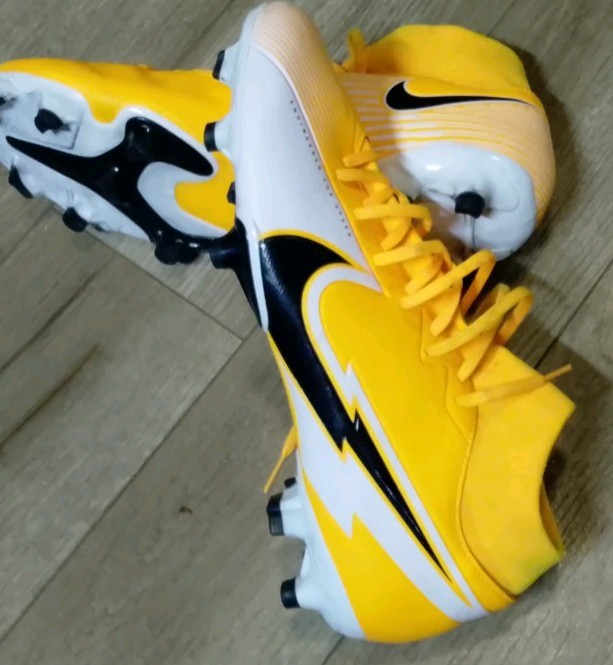 's Size 9.5 Laser