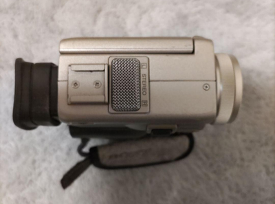 Sony DCR-PC10 Handycam Compact MiniDV Video Camera S-Video 12x