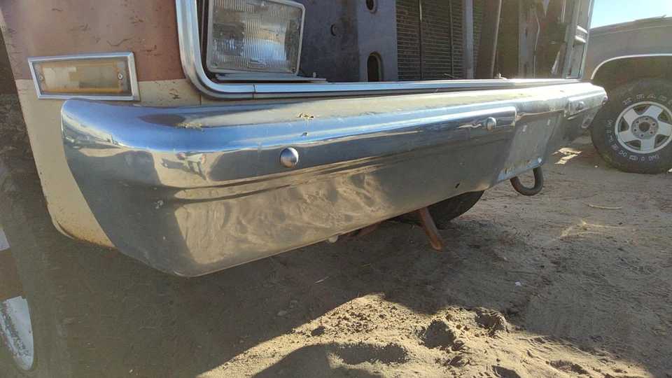 Conjunto de parachoques delantero cromado Chevy K30 1983-1988 con soportes OEM 14043720 Foto 2 de 4