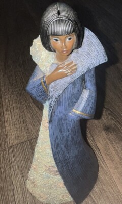 Enesco Mahogany Unforgetable Lady with Wrap Figurine 1997 Signed