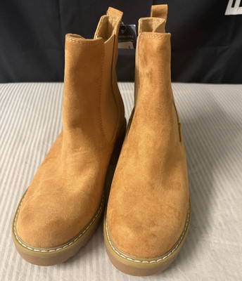 Universal Thread Tan Faux Suede Chelsea Ankle Boots Round Toe Slip On 5W