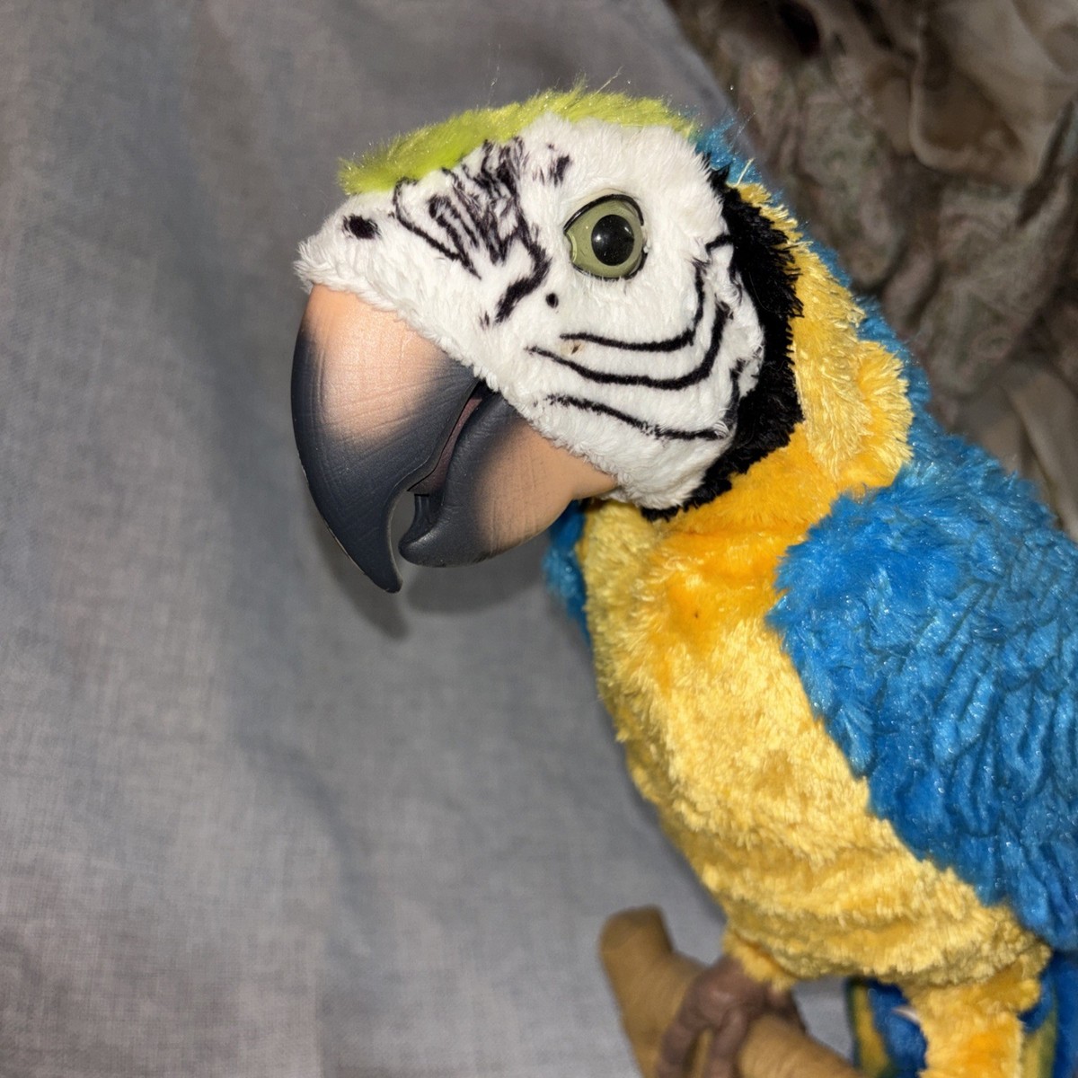 Hasbro FurReal Friends SQUAWKERS MACAW McCaw Parrot Interactive