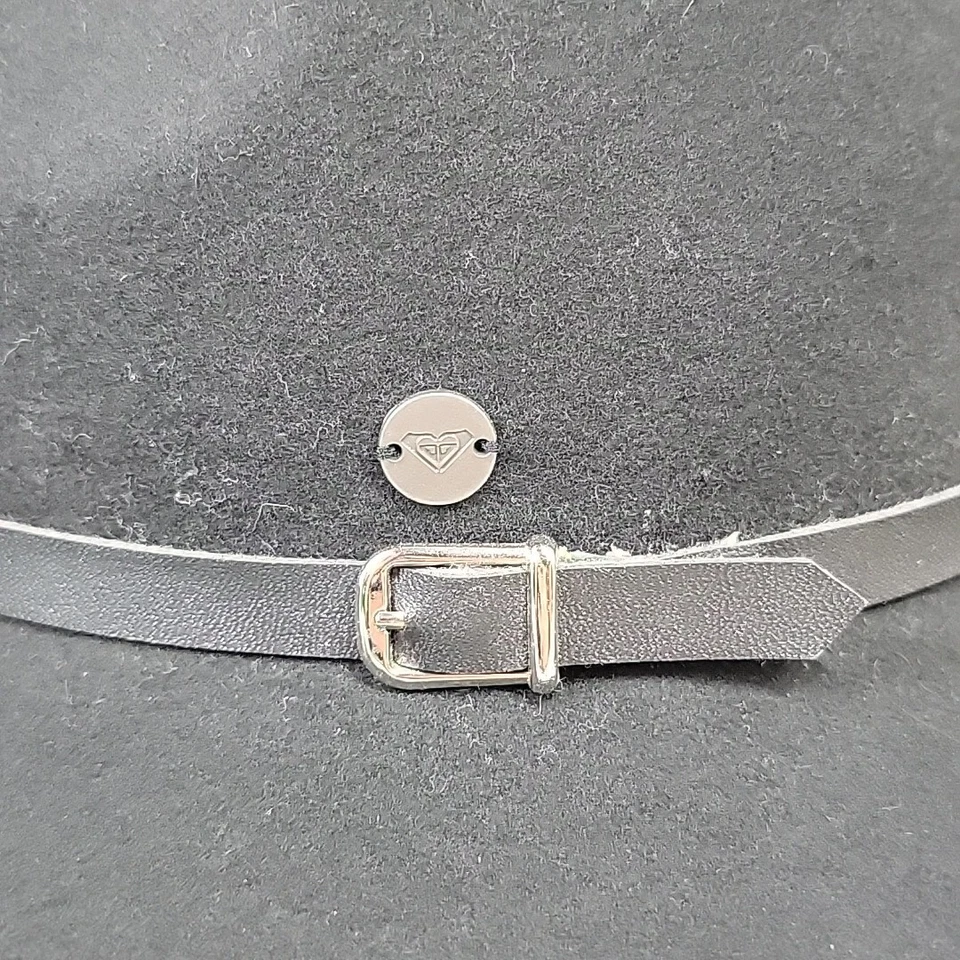 Elegante sombrero Roxy negro con hebilla de cuero Foto 4 de 4