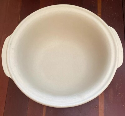 Pampered Chef Large Deep Dish Baking/Bread  Bowl Stoneware Retired Hen Logo