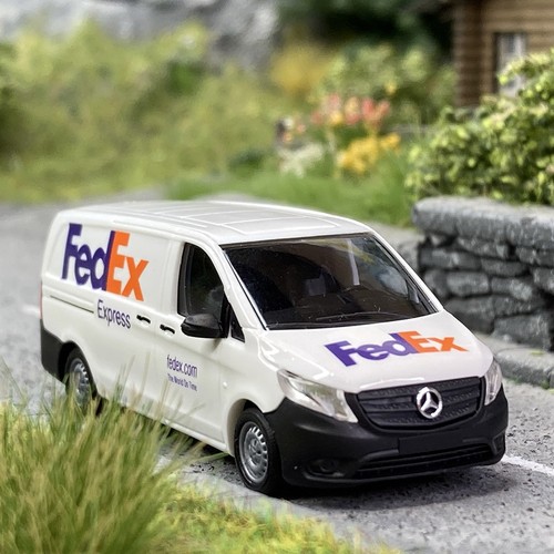 Mercedes Vito "FedEx" - BUSCH 51195 - HO 1/87 | Condition: Neuf