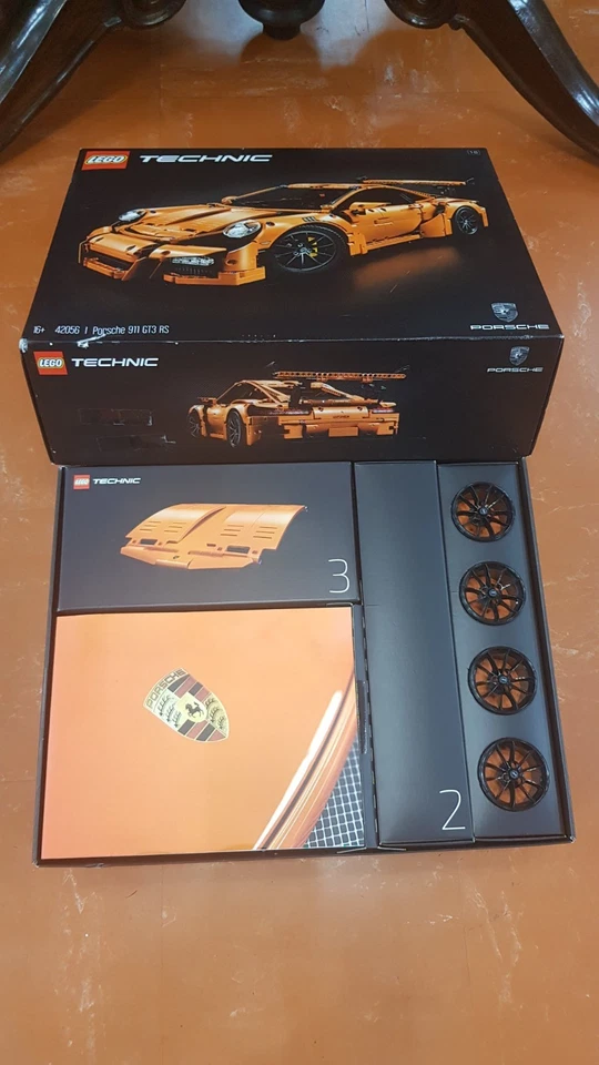 LEGO Technic 42056 Porsche 911 GT3 RS, foto 2 di 5