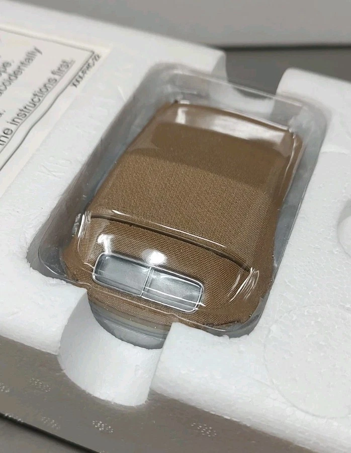 Vintage Danbury Mint 1950 Studebaker Champion Steel Mist 1:24 Diecast Model NOS - Image 3 of 4