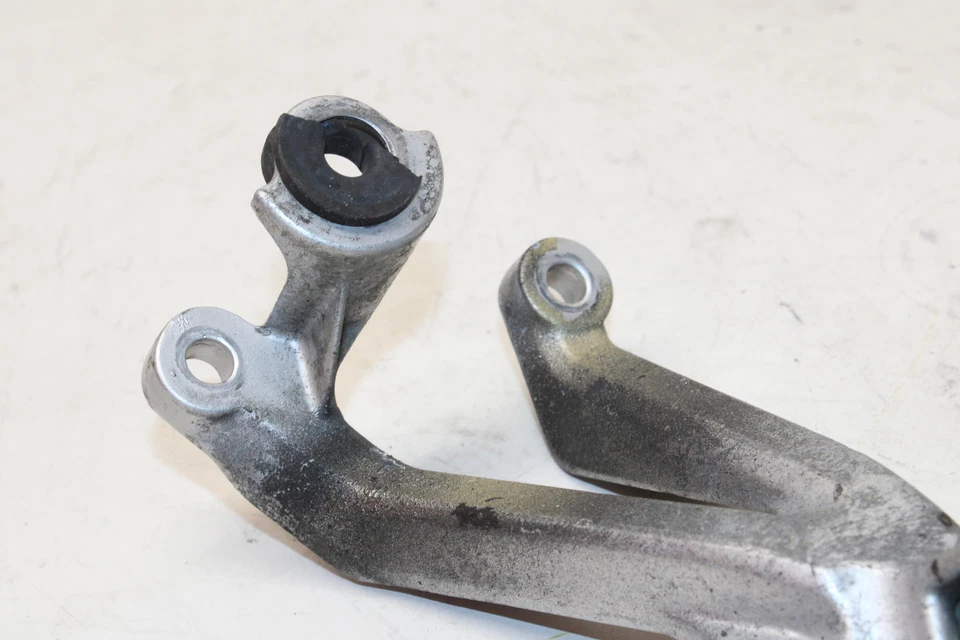 Clavija de pasajero trasera derecha Suzuki GSXR750 1997 Foto 4 de 4