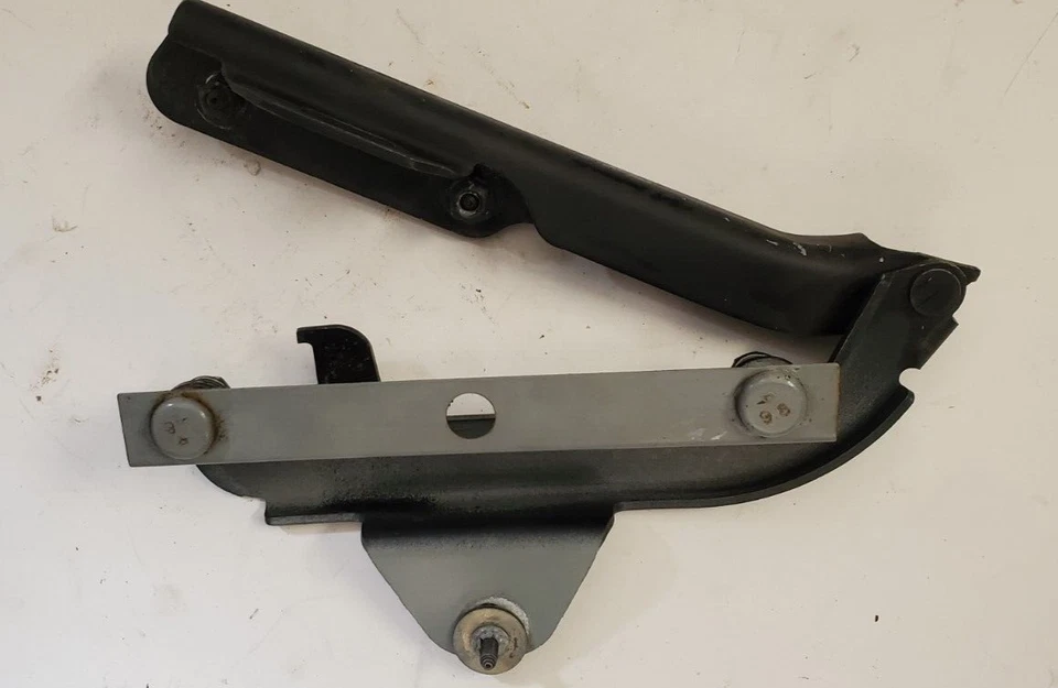 93-02 Firebird Trans Am Camaro LH Drivers Hood Bisagra con soporte para guardabarros y tuercas Foto 4 de 4