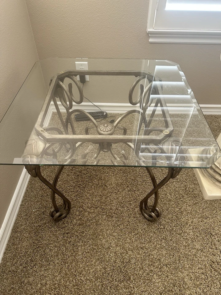 Sobremesa vintage de latón y vidrio extremo/lado Foto 2 de 2