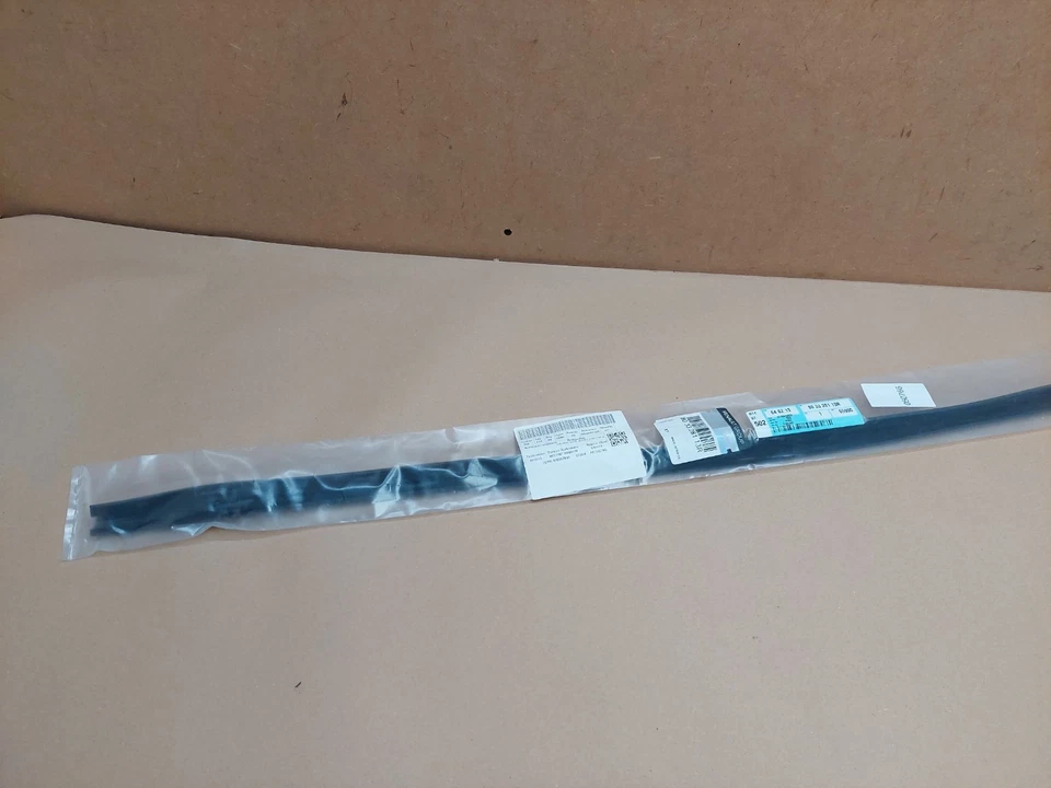 Renault Master Front Right Window Weatherstrip Seal 803328113R 2010-2019 Genuine - Image 2 of 4