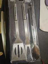 PENNSYLVANIA IPG TEAM SPORTS GRILL NEW UTENSILS  SET OF 3 ( BOX ALITTLE DAMAGED)