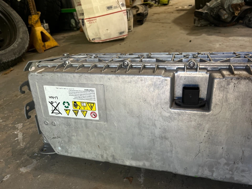 12-15 BMW ACTIVEHYBRID 3 5 - HIGH VOLTAGE HYBRID BATTERY ACCUMULATOR *CORE* - Image 3 of 4