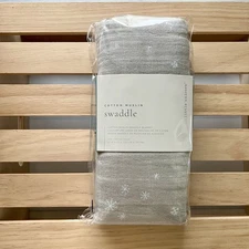 NIB Little Unicorn Snow Flurries Cotton Muslin Swaddle Blanket 47"x47" Snowflake