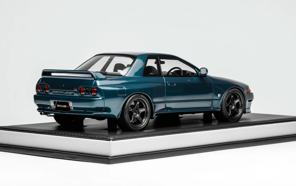 1/18 MotorHelix Nissan GT-R R32 Customized version in Midnight