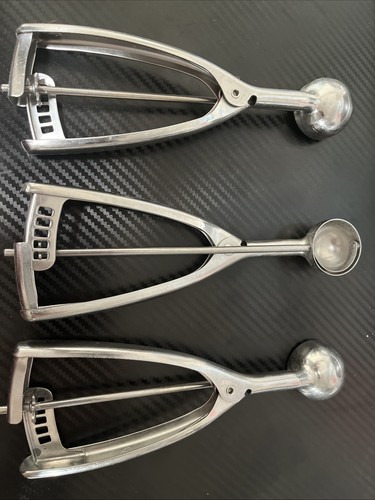 Vollrath Stainless Steel Round 3/8 Oz. #70 47161 Squeeze Disher Scoop Set Of 3