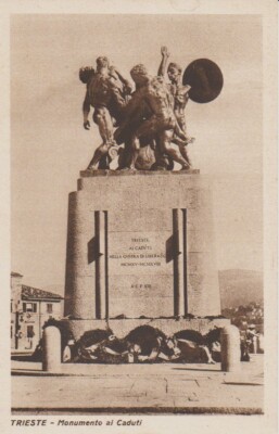 Postcard Trieste. Monumento ai Caduti
