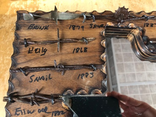 Antique Texas BARBED WIRE 17 cuts Collection Wood Plaque Display Mirror Barbwire - Picture 4 of 20