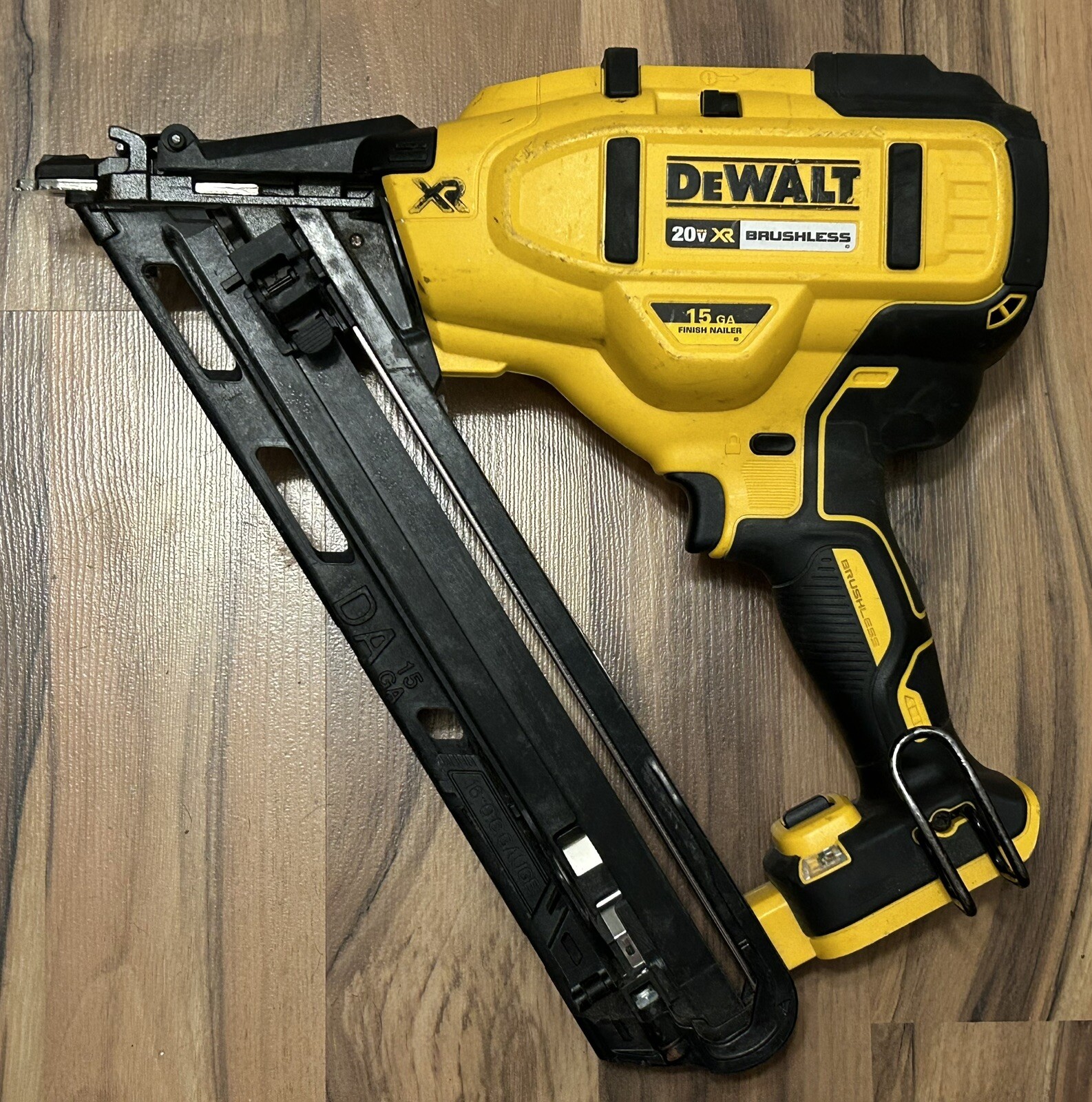 Dewalt 20V XR Brushless 15GA Angled Finish Nailer Cordless TESTED eBay