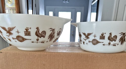 Pair of Vintage Pyrex Early American Cinderella Mixing Bowls Large and Small