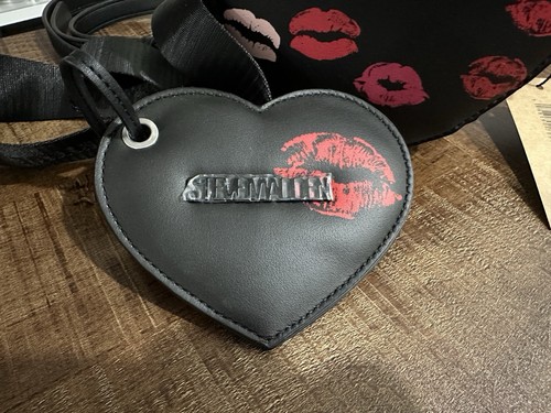 Steve Madden DT625300 Brosi Pink Kisses Small Crossbody w Charm Black NWT - Picture 3 of 7
