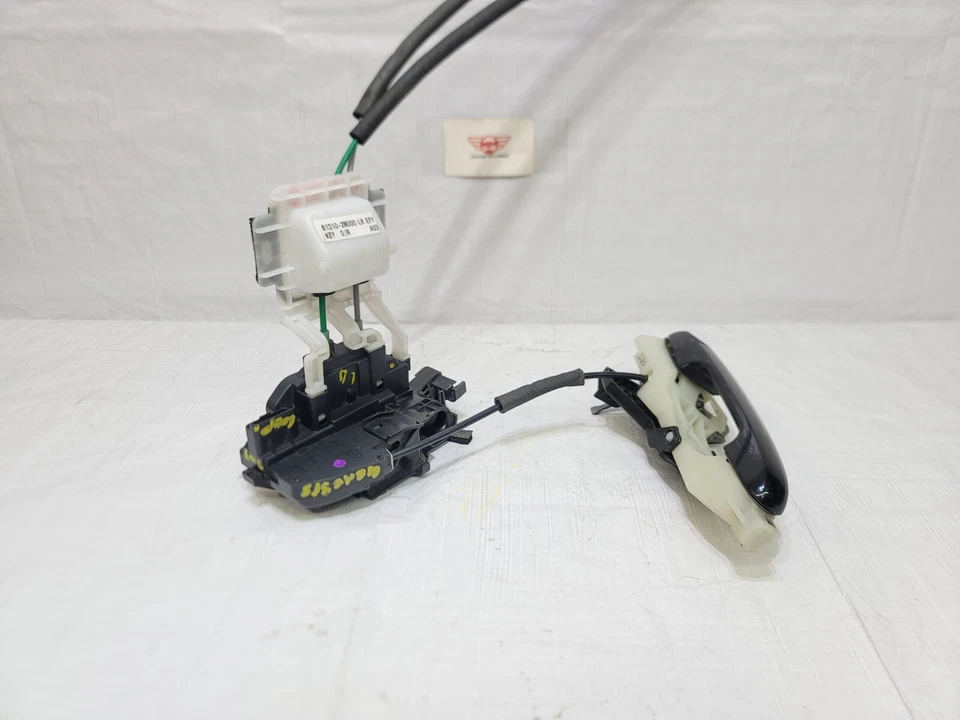 Actuador de cierre de puerta delantero izquierdo Hyundai Genesis 2013-2016 cupé con manija Foto 4 de 4