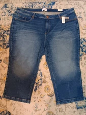Lane Bryant Women's Signature Fit Straight Crop Jeans Mid-Rise Size 28 Plus NWT