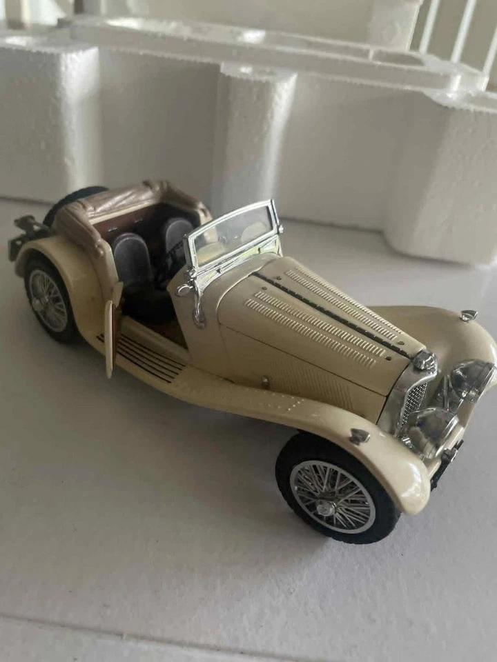 FRANKLIN MINT 1:24 SCALE DIECAST 1938 JAGUAR SS-100 COMES MINT IN THE ORIG BOX - Image 2 of 4