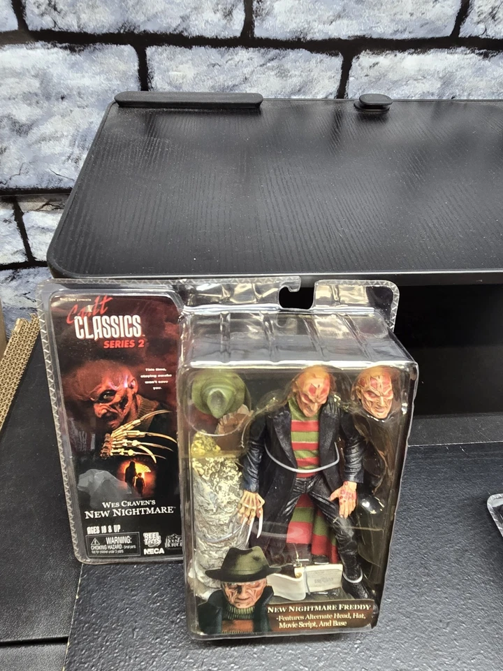 NECA Cult 经典系列 2 Donny Darko、Tall Man、Freddy Krueger 动作玩偶 — 第 3/4 张图片