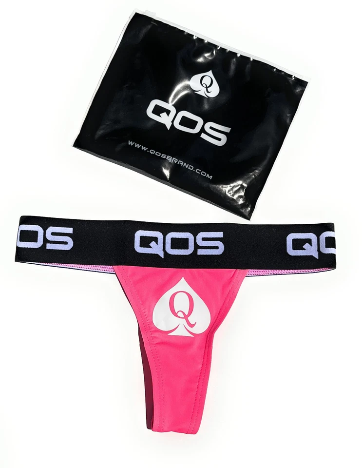 Tanga Rosa Caliente Oficial Icónico Marca QOS - Bragas Hotwife Reina de Picas Foto 3 de 4