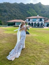 wedding dress size 6 pre owned