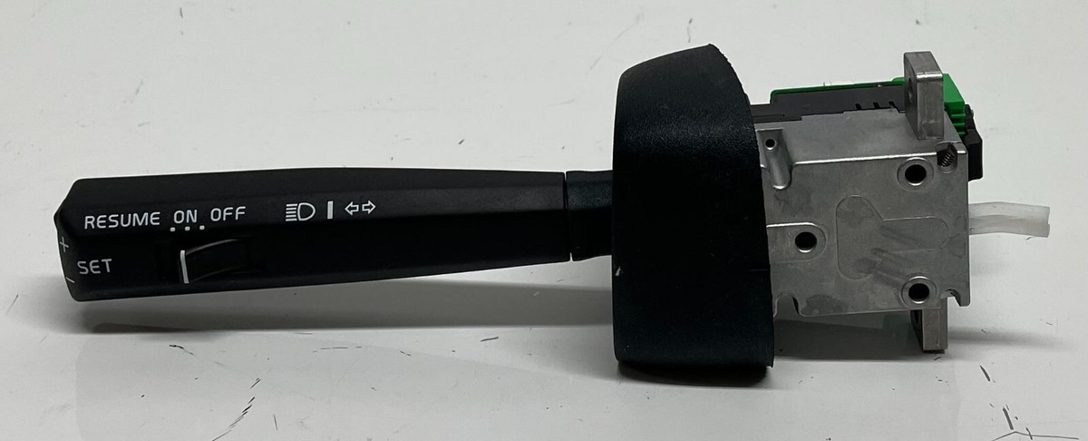 20797838 / 3944025 Genuine Volvo Truck Vnl Turn Signal