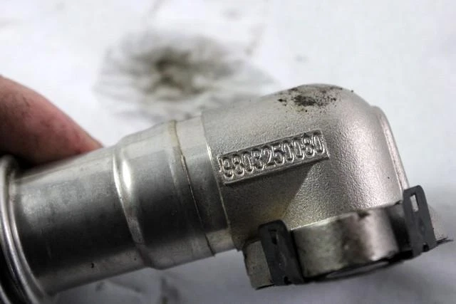 9803250080 TUBO EGR PEUGEOT 3008 1.6 D 84KW 6M 5P (2015) RICAMBIO USATO Foto 2 de 2