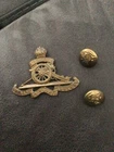 WW2 orig Royal Artillery badge and two buttons
