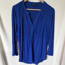Cable & Gauge Blue Solid V-Neck Pleated Butto...