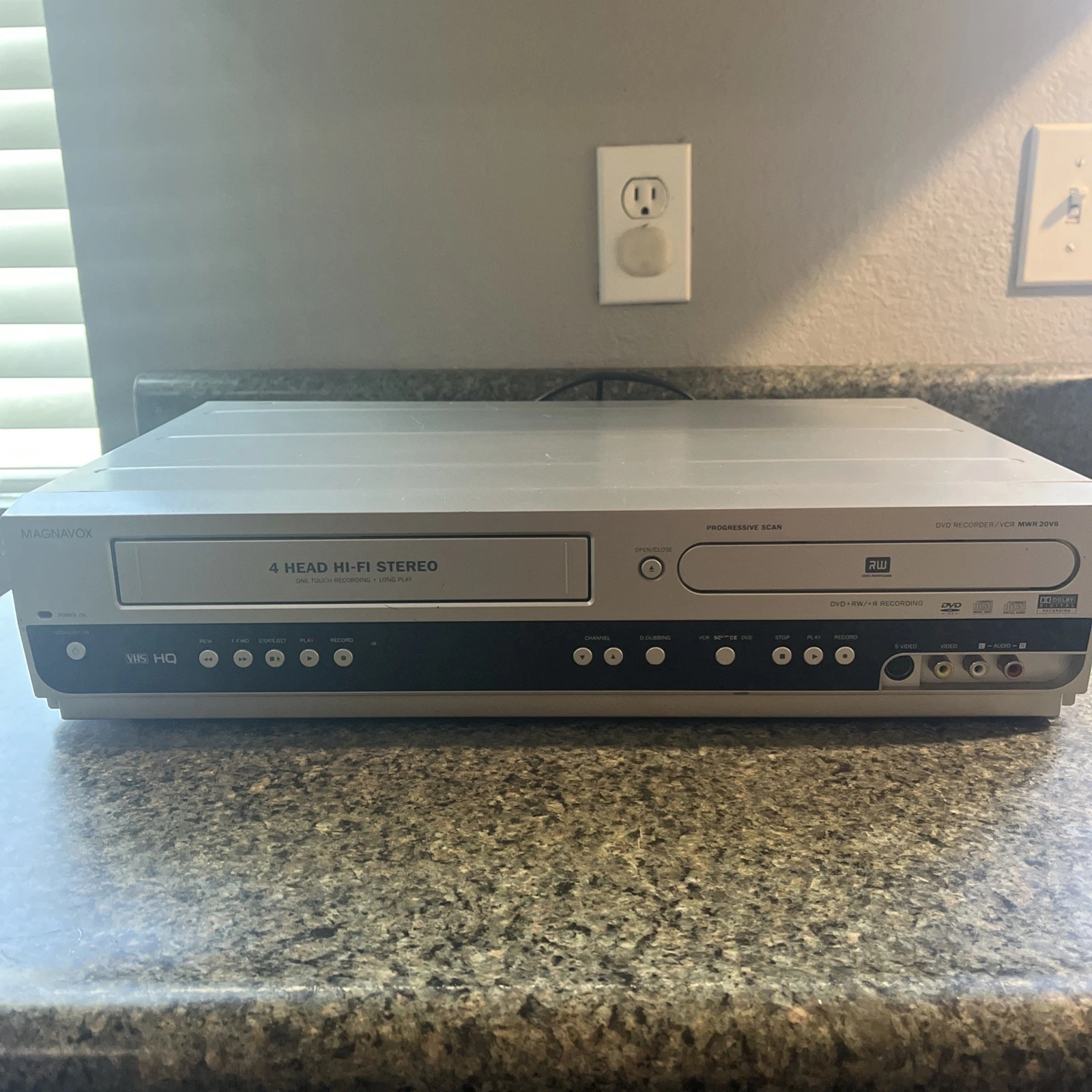 Magnavox MWR20V6 VCR/DVD Combo Player DVD Recorder - Tested - No Remote Read!
