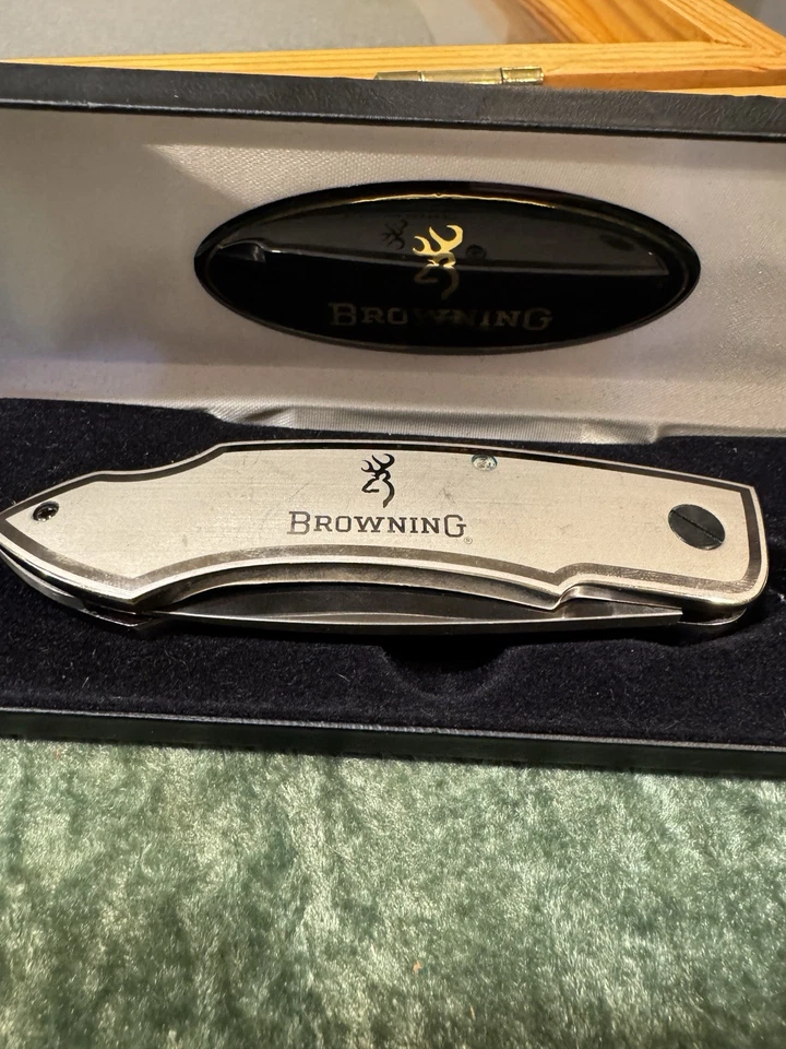 Browning WhiteTail Scrimshaw carpeta bloqueo de zinc cuchillo trasero 322540 Taiwán Foto 4 de 4