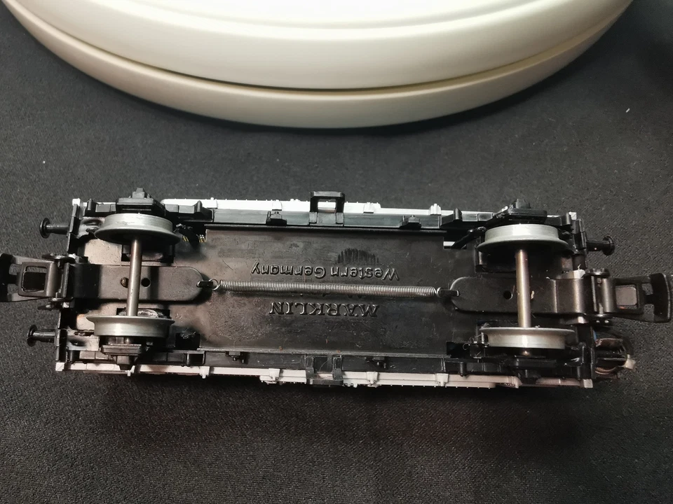 Märklin Marklin  AC carro FS 4550 – Carro chiuso FS argento, con kit luce coda - Immagine 4 di 4