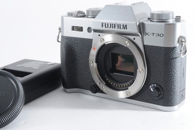 Fujifilm X-T30 Silber Spiegellose Digitalkamera Body Shutter Count:7...