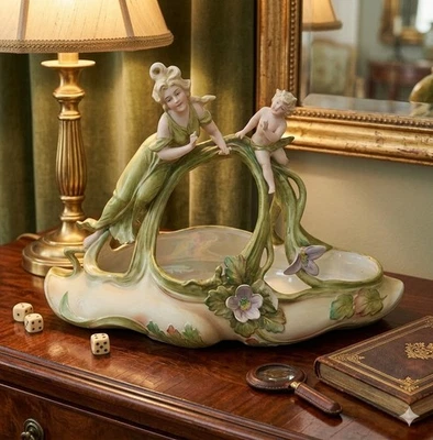 Coupe Art Nouveau femme angelot porcelaine ancienne décor floral H 24cm - Photo 1/4