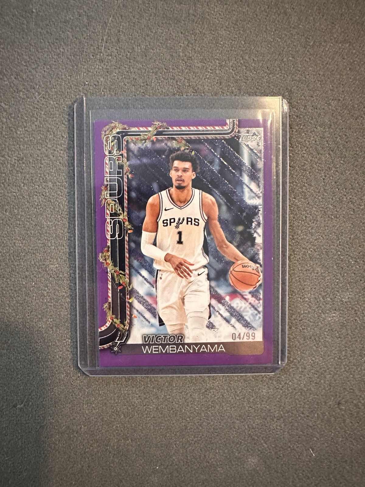 2025-26 Topps Holiday #H156 Victor Wembanyama Purple Glitter /99